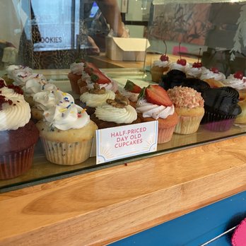 Oh Yeah Cakes - Bakeries Near Me - San Antonio, Texas