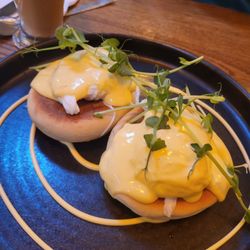 Pan Café & Restaurant - Eggs Benedict