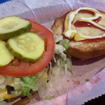 Beth's Burger Bar - Cheeseburger - Burgers Near Me - Orlando, Florida Beth's Burger Bar - Cheeseburger - Burgers Near Me - Orlando, Florida