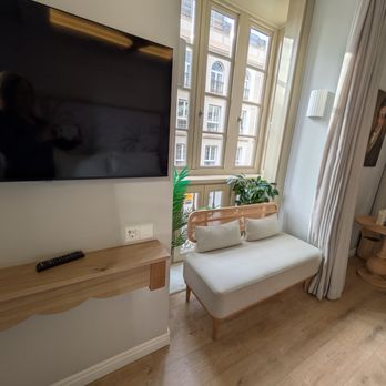 ICON Malabar - Nice In Room Sitting Area - Hotels Near Me - Málaga, Massachusetts