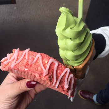 Stone Lounge Bellevue - Strawberry shortcake taco and matcha taiyaki - Lounges Near Me - Bellevue, Washington Stone Lounge Bellevue - Strawberry shortcake taco and matcha taiyaki - Lounges Near Me - Bellevue, Washington