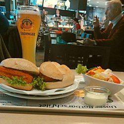 Nordsee - Bremer, Wikinger, gemischter Salat mit Joghurt-Dressing und Weizenbier