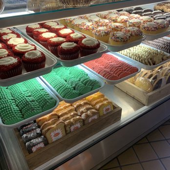Junior's Restaurant - Bakeries Near Me - Brooklyn, New York