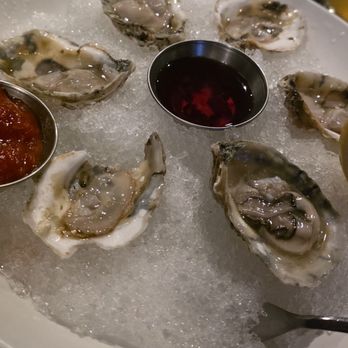 Columbus Inn - Half dozen oysters during happy hour - New American Near Me - Wilmington, Delaware