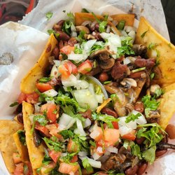 Vegan beans and mushrooms nachos with guacamole