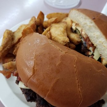 Ed's Restaurant - Southwestern Pub Burgers with Sour Cream and Chive Fries - American Near Me - Defuniak Springs, Florida