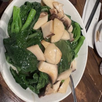 Cheung Kee - Vegetable with mushroom - Cantonese Near Me - Markham, Ontario