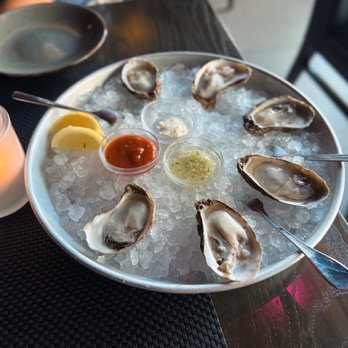 Lamella Tavern - Happy Hour Oysters ($2 each) - Cocktail Bars Near Me - San Jose, California