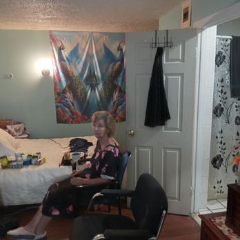 Alpine Motel - Bed, and TV area - Hotels Near Me - Smithfield, Rhode Island Alpine Motel - Bed, and TV area - Hotels Near Me - Smithfield, Rhode Island