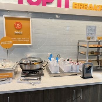 Tru by Hilton Lodi - Breakfast area - Hotels Near Me - Lodi, California