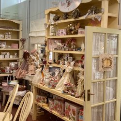 Flutterbies Cottage Cafe - Sitting room