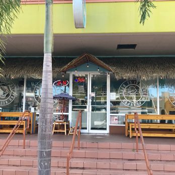 Tip Top Ice Cream - Street view of the shop - Ice Cream & Frozen Yogurt Near Me - Aguada, Puerto Rico