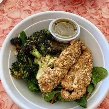 Fresh Kitchen - Spinach, sweet potato noodles, broccoli & almond chicken - Vegetarian Near Me - Orlando, Florida Fresh Kitchen - Spinach, sweet potato noodles, broccoli & almond chicken - Vegetarian Near Me - Orlando, Florida