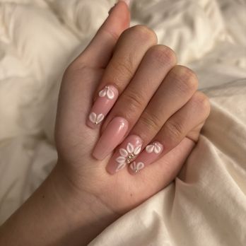 Queen Nails & Spa - Nail Salons Near Me - Paramount, California