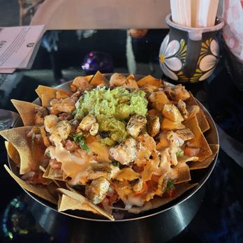 Agua Salada - Chicken nachos with table decor - Bars Near Me - Cabo San Lucas, BCS Agua Salada - Chicken nachos with table decor - Bars Near Me - Cabo San Lucas, BCS
