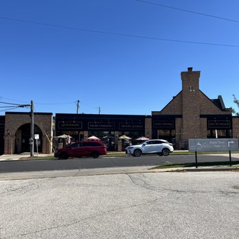 Mo's Irish Pub - Main entrance is on the side. - Irish Near Me - Wauwatosa, Wisconsin
