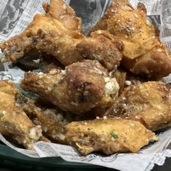 Sand Trap Grill & Bar - Garlic wings