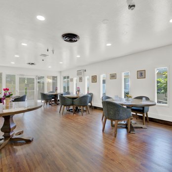 The Berkshire - Dining Area - Assisted Living Facilities Near Me - Napa, California The Berkshire - Dining Area - Assisted Living Facilities Near Me - Napa, California