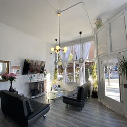 Lilly Beauty Med Spa - San Francisco - Upstairs lounge area