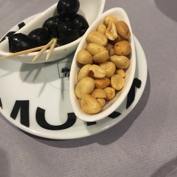 Le Pie Kafe - Olives and peanuts come with your wine - Brasseries Near Me - Avignon, 84