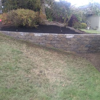 Raccoon Landscaping - a retaining wall in a yard - Landscaping Near Me - Norwich, Connecticut Raccoon Landscaping - a retaining wall in a yard - Landscaping Near Me - Norwich, Connecticut