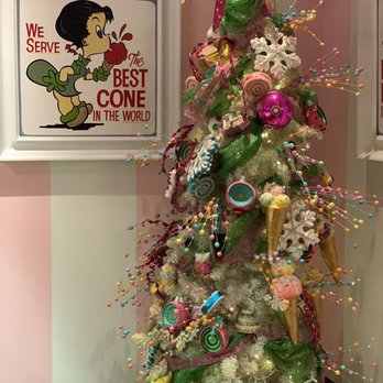 Draper's - ICE CREAM decor on the Draper's Christmas tree - American Near Me - White Sulphur Springs, West Virginia