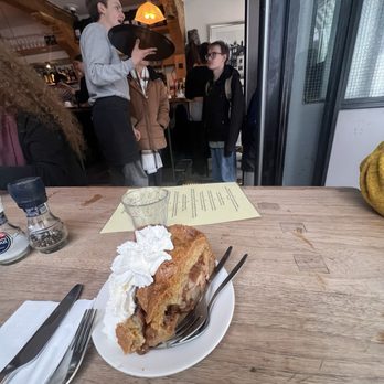 Winkel 43 - Apple pie! - Desserts Near Me - Amsterdam, New Hampshire