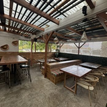 559 Taqueria - Outdoor seating is beautiful - Tacos Near Me - Clovis, California