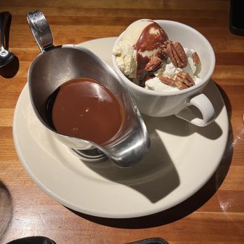 Houston's Restaurant - Hot fudge Sunday - New American Near Me - Irvine, California Houston's Restaurant - Hot fudge Sunday - New American Near Me - Irvine, California