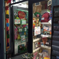 Cartoleria Nuove Poste - L'ingresso della cartoleria su Via Sant'Egidio