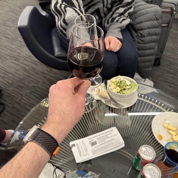 United Club Lounge - $15 glass of artemis and complimentary prosecco! - Airport Lounges Near Me - Des Plaines, Illinois United Club Lounge - $15 glass of artemis and complimentary prosecco! - Airport Lounges Near Me - Des Plaines, Illinois