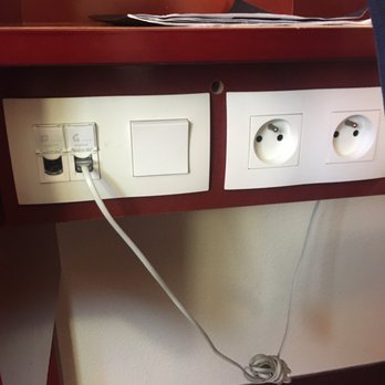 Novotel Suites Nice Airport - Power Plugs - Hotels Near Me - Nice, 06