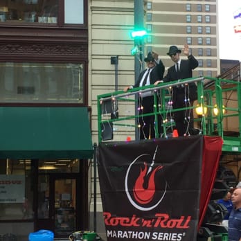 Rock 'n' Roll Chicago Half Marathon - Jake & Elwood at State & Van Buren - Races & Competitions Near Me Rock 'n' Roll Chicago Half Marathon - Jake & Elwood at State & Van Buren - Races & Competitions Near Me