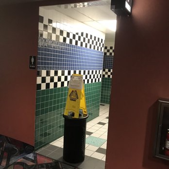 Regal Shiloh Crossing - Men's and women's room s - Cinema Near Me - Avon, Indiana