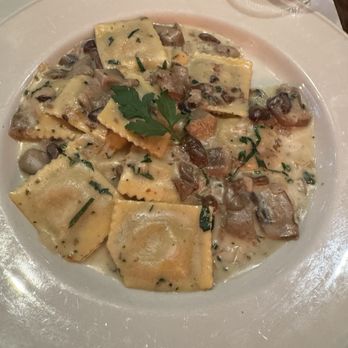 Serafina - Madison 38th - Mushroom ravioli - Italian Near Me - New York, New York Serafina - Madison 38th - Mushroom ravioli - Italian Near Me - New York, New York