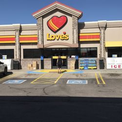 Love's Country Store - The store front as seen from the gas pump island area.