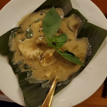 May Kitchen & Bar - Green chicken curry - Thai Near Me - Vashon, Washington