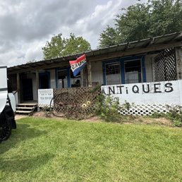Exterior photo of Paragon Antiques - Waller, Texas Exterior photo of Paragon Antiques - Waller, Texas