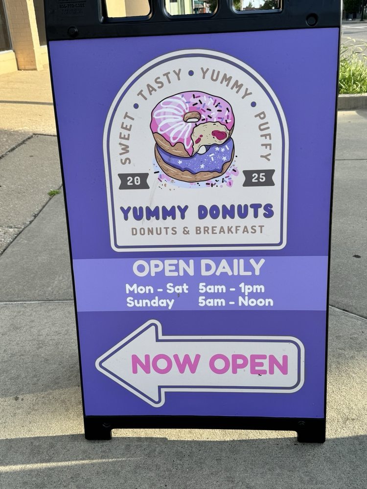 Yummy Donuts Logo