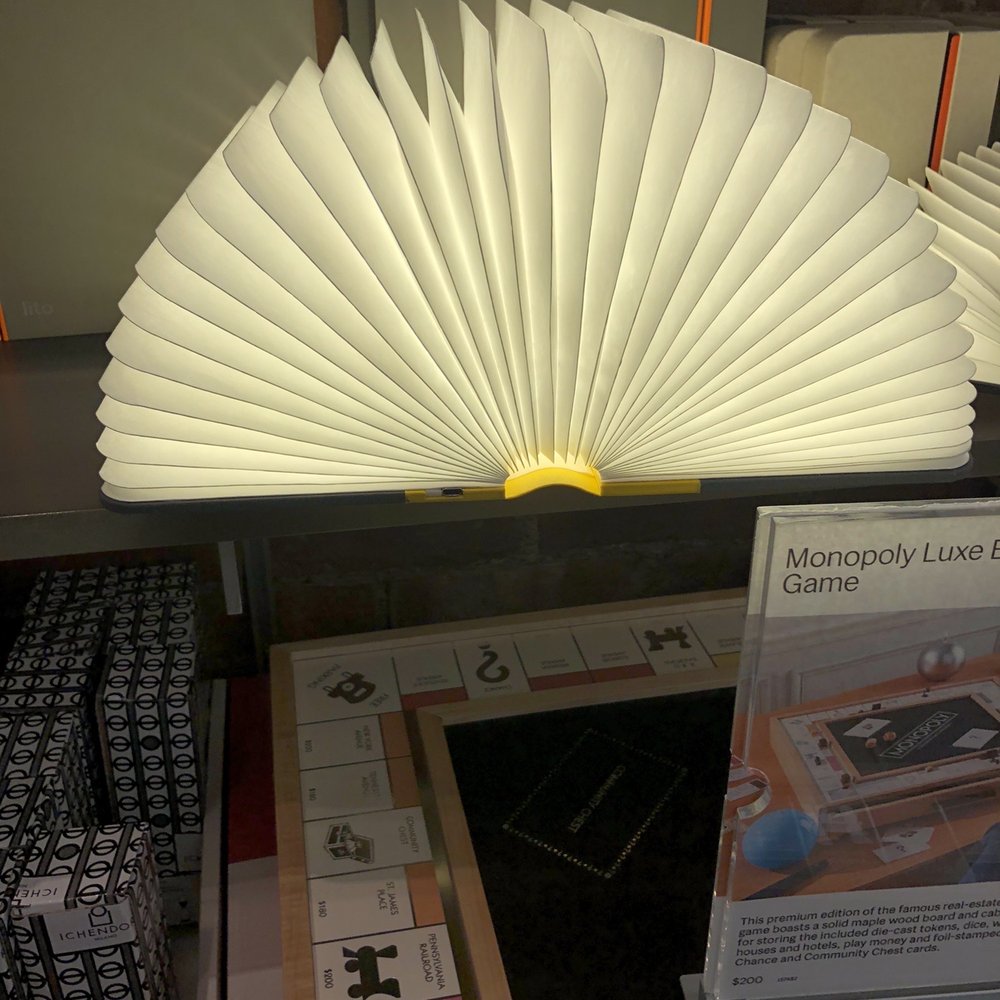 A book light that opens and closes. Want! A book light that opens and closes. Want!