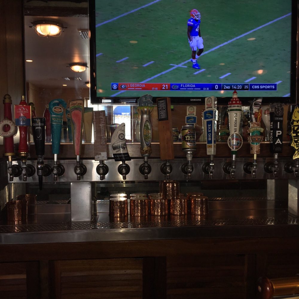 FishBar - Great selection of craft beers and plenty of 'signature cocktails' - Seafood Near Me - Manhattan Beach, California
