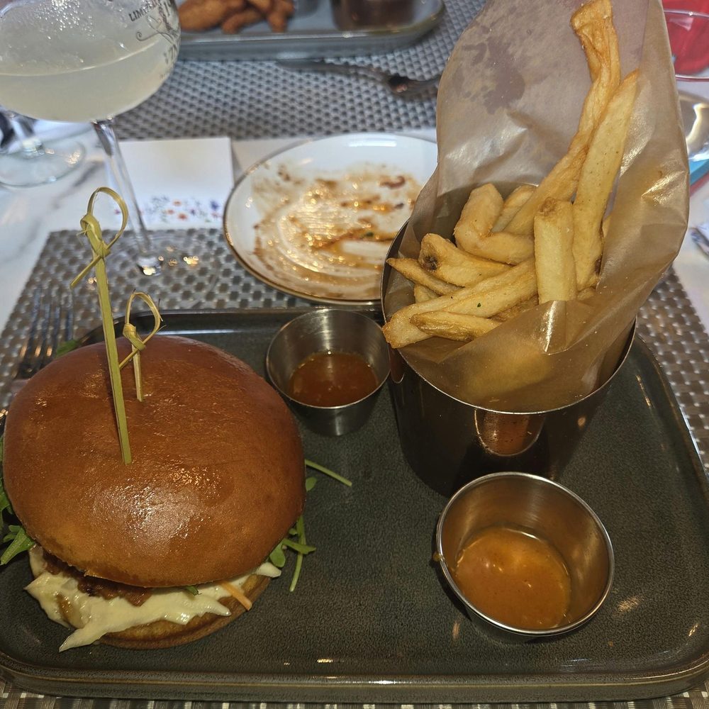 Oak & Vine - Cheeseburger with fries - Breakfast & Brunch Near Me - Glen Cove, New York Oak & Vine - Cheeseburger with fries - Breakfast & Brunch Near Me - Glen Cove, New York