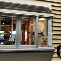 Domino's Pizza - Window