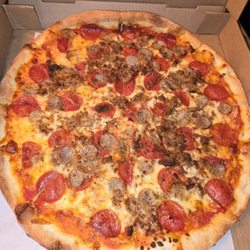 Mr Nino's III Family Restaurant & Pizzeria - Meat lovers pie