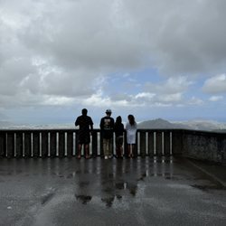Hawaiian Circle Island Tours - Pali lookout!