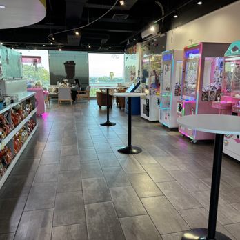 S7 IcyBubble - Store waiting area - Juice Bars & Smoothies Near Me - Waipahu, Hawaii