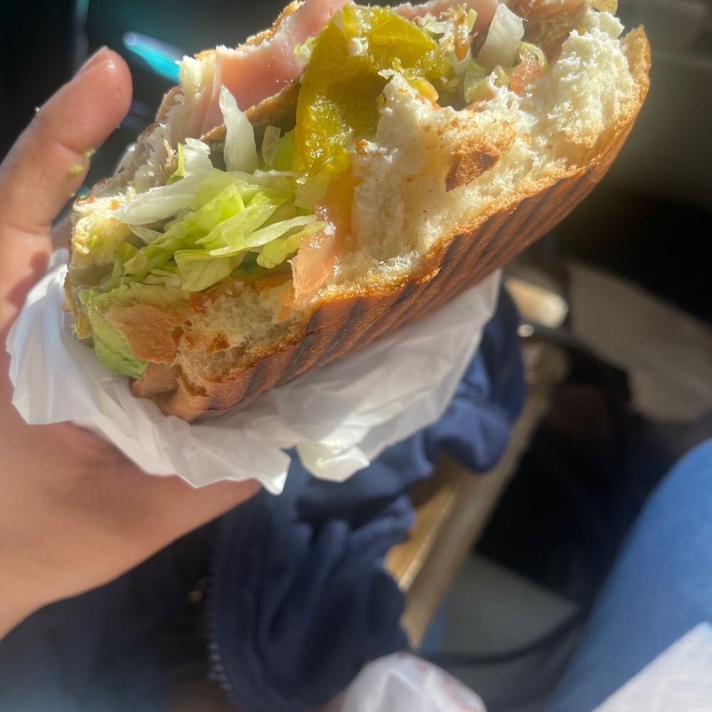 Rebecca's Juice Bar Y Cenaduria - Torta de lomo con jamón. Muy rica! - Mexican Near Me - Oxnard, California
