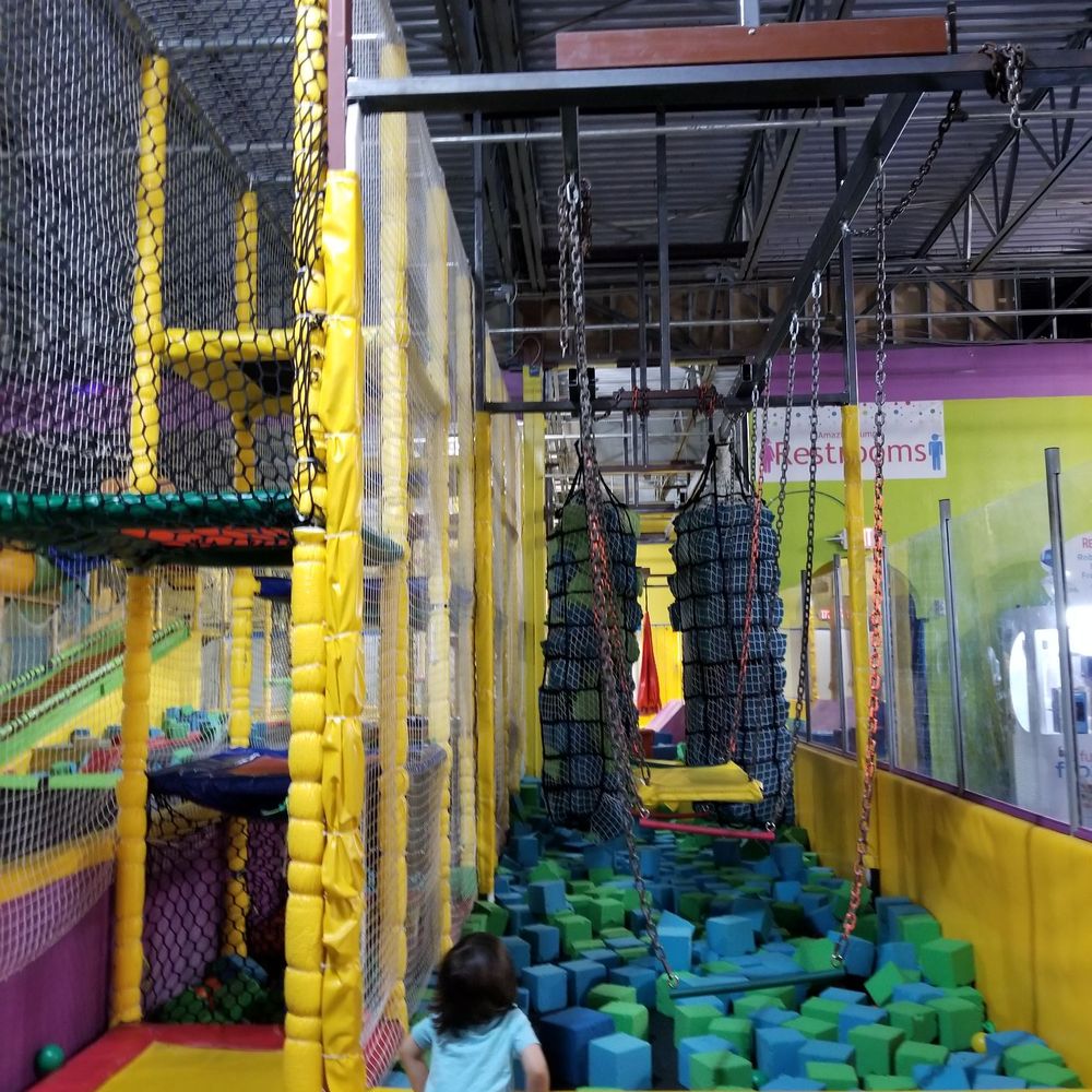 Amazing Air - Obstacle course,  too hard for toddlers. I can see over 10 actually doing it. This area is for under 10 yrs. - Trampoline Parks Near Me - San Antonio, Texas