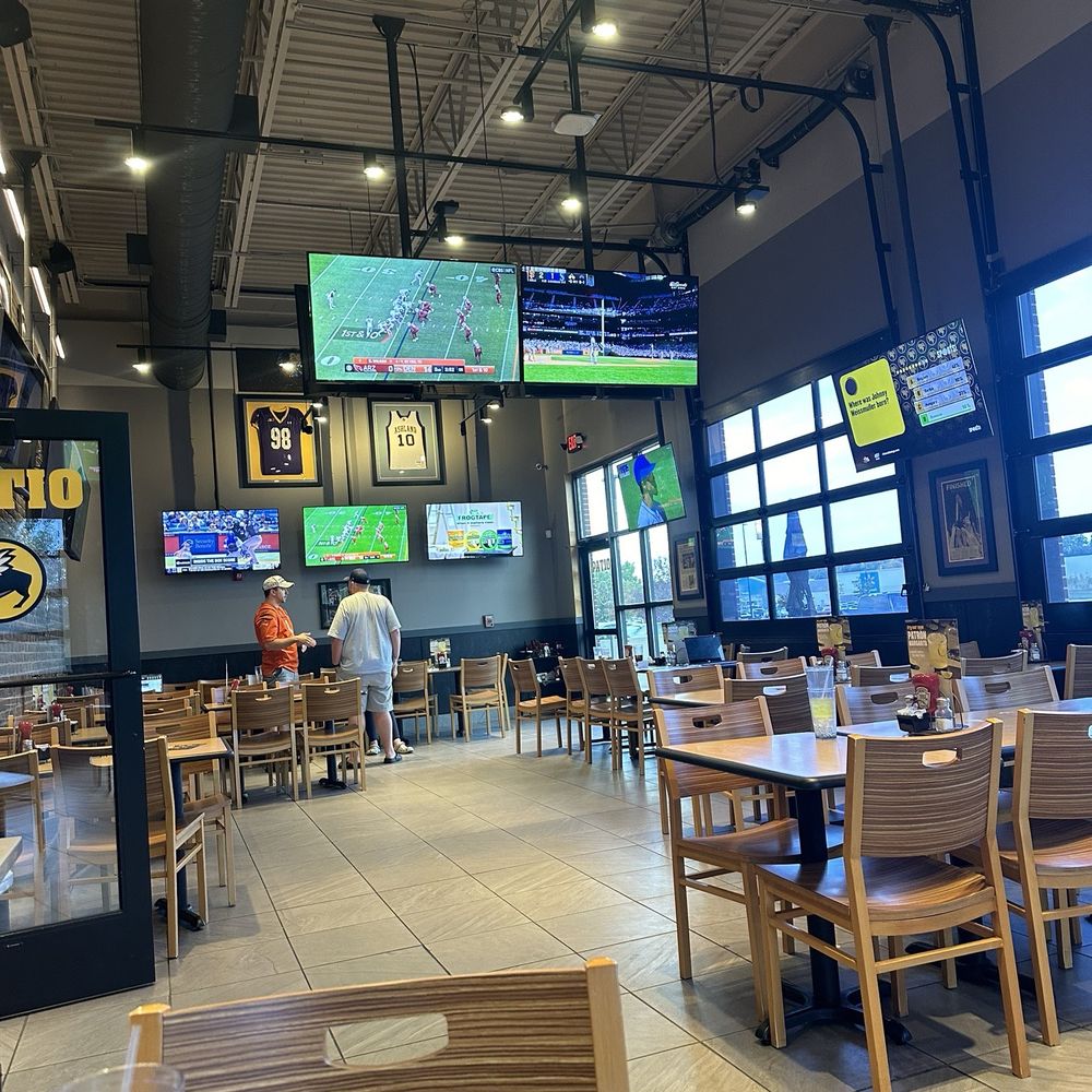 Buffalo Wild Wings - Inside - American Near Me - Ashland, Ohio