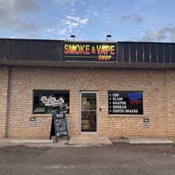 Up In Smoke America  - Boerne - Front entrance